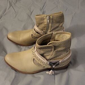 Hot Tomato ladies shoes size 8.5